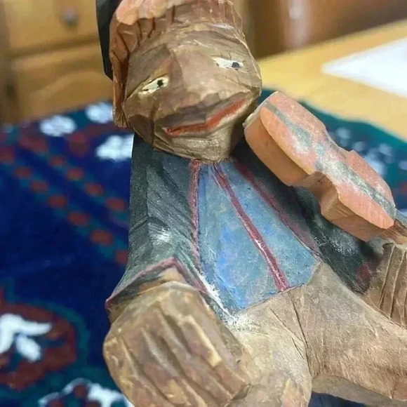 Hand carved vintage, violin player. So cool! - Picture 3 of 10